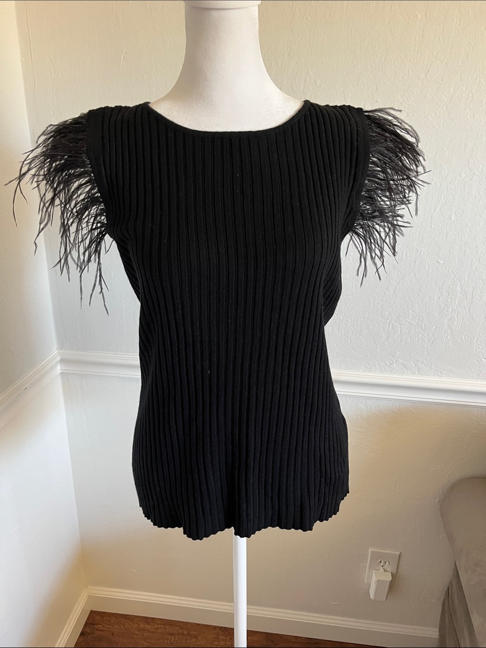 NWT Siani Milano Black Feather-Trim Sleeveless sweater
